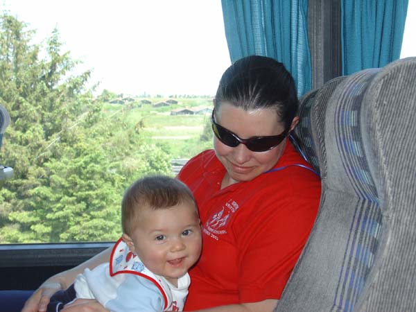 006-bus-to-the-venue